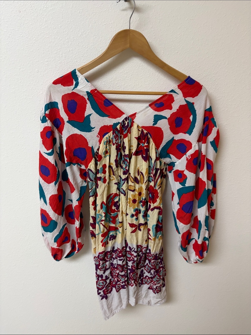 BUCKETLIST Red, Teal Mixed-Print V-Neck Tunic top, fits women’s size M (no tag) - Picture 2 of 3
